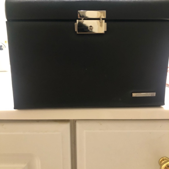 Jewelry box - Picture 3 of 3